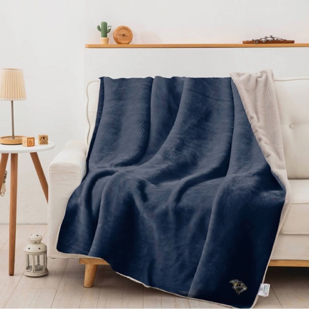 Predators NHL, Large 48"x60" Super Soft Fleece faux mink reverse Throw Blanket​​
